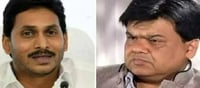 జగన్ కు షాకుల మీద షాకులు ఇస్తున్న మాజీ ఐఏఎస్ అధికారి ప్రవీణ్ ప్రకాష్?